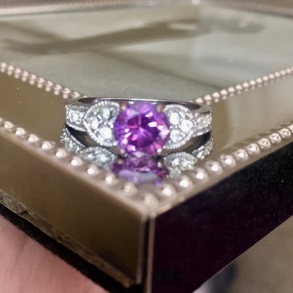 ❤️Gorgeous Amethyst Ring with Pave CZ Stones - Picture 4 of 9